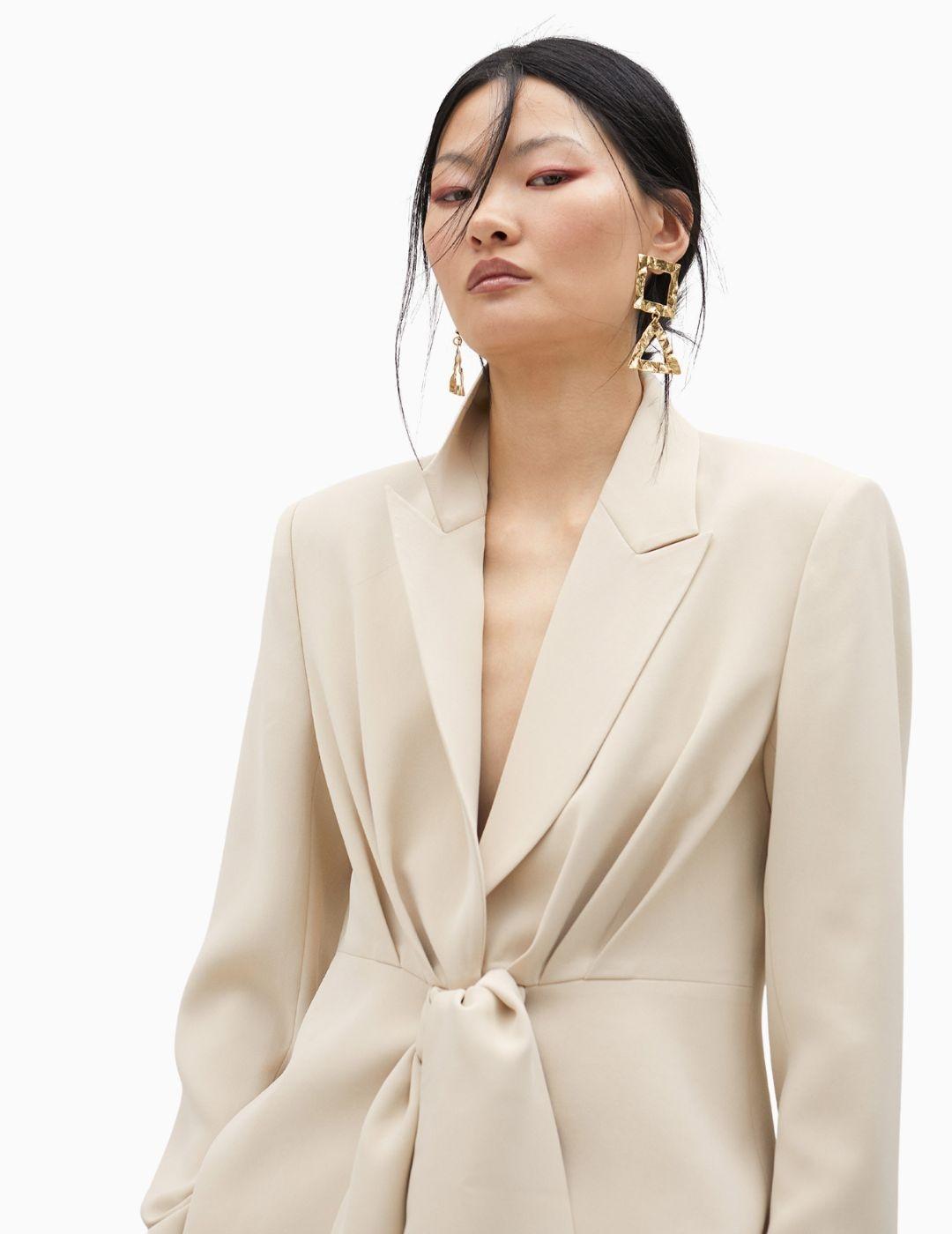 Americana LOLA CASADEMUNT BY MAITE corta con nudo 