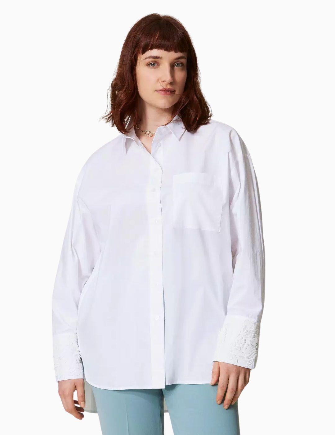Camisa TWINSET oversize de popelina con encaje 