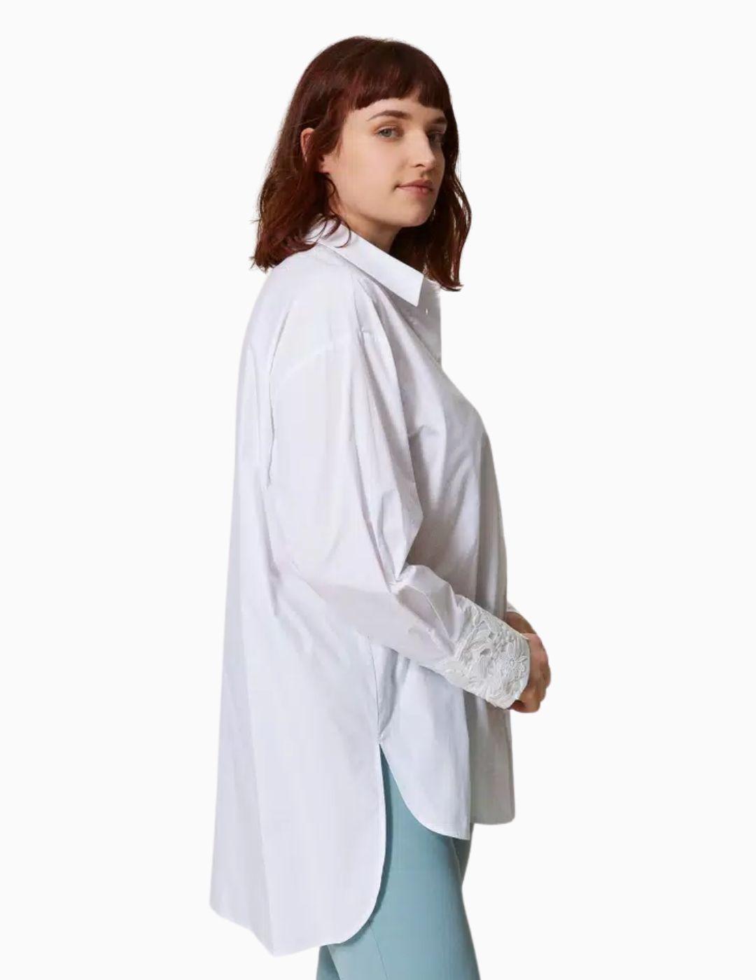 Camisa TWINSET oversize de popelina con encaje 