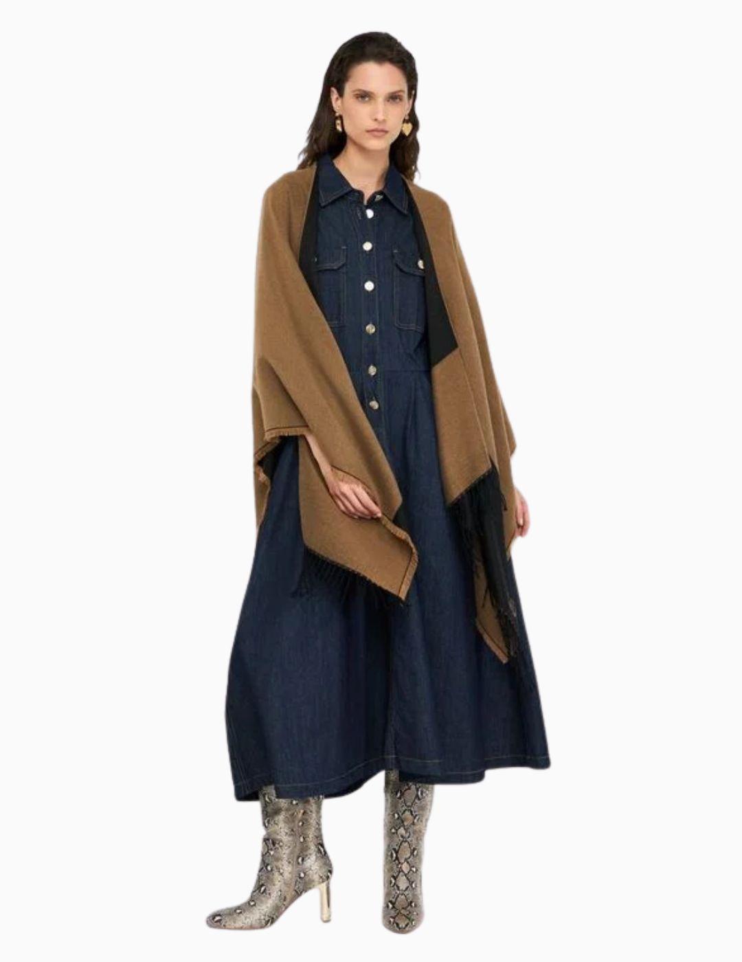 Poncho LIU JO con logotipo y flecos  