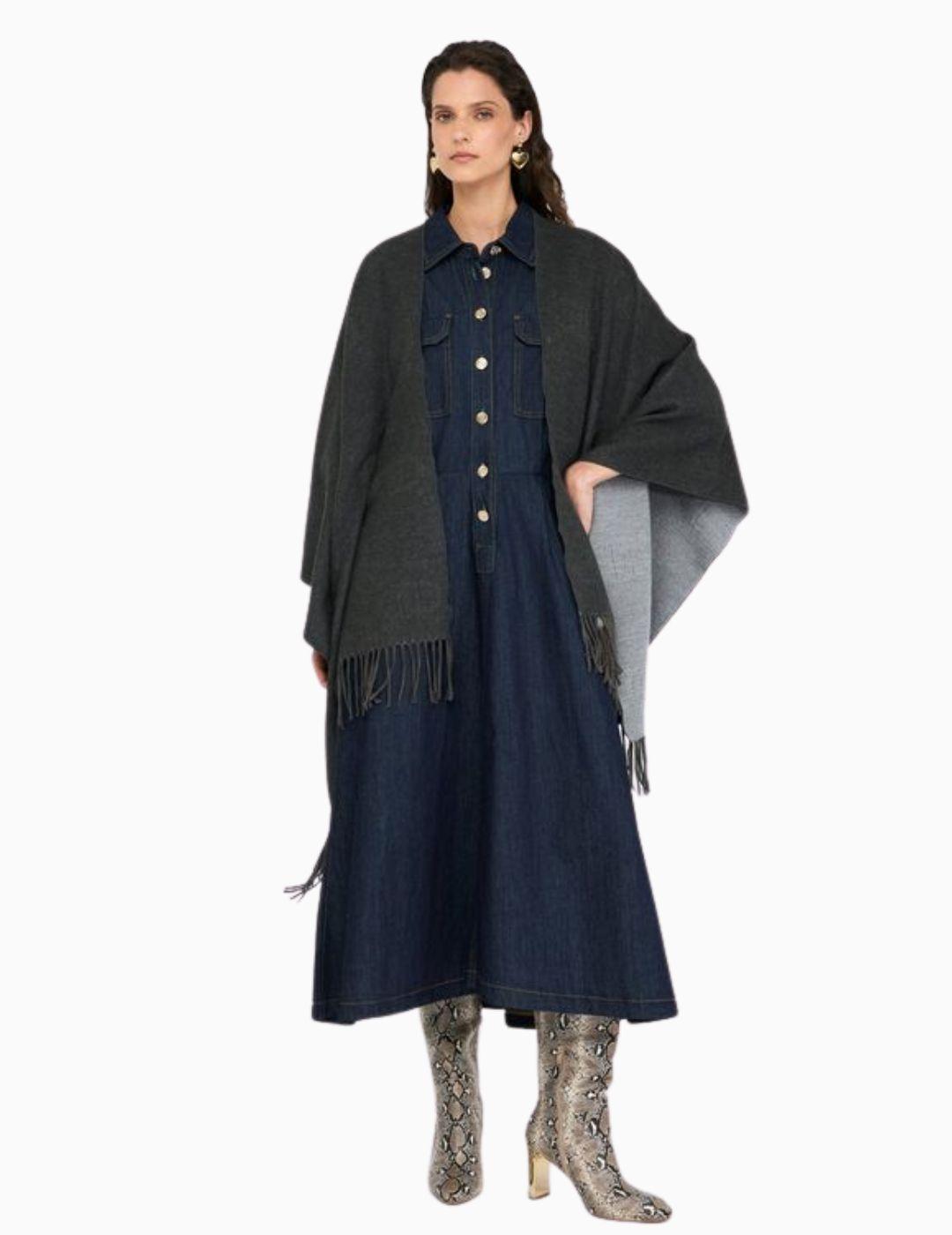 Poncho LIU JO con logotipo y flecos  