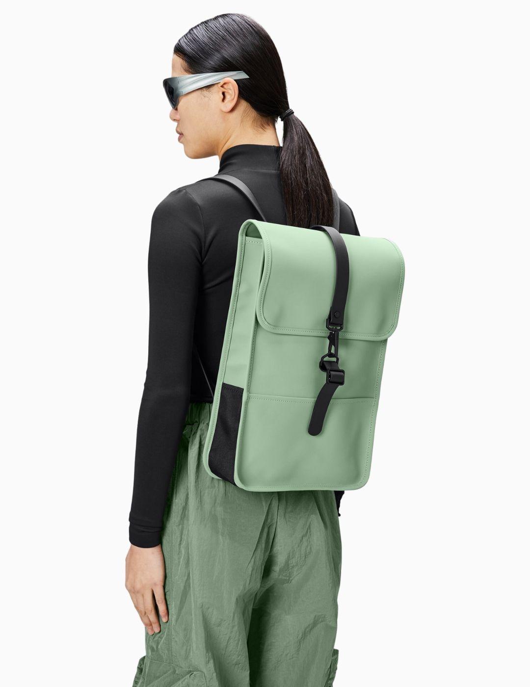 MOCHILA RAINS BACKPACK MINI VERDE HAZE