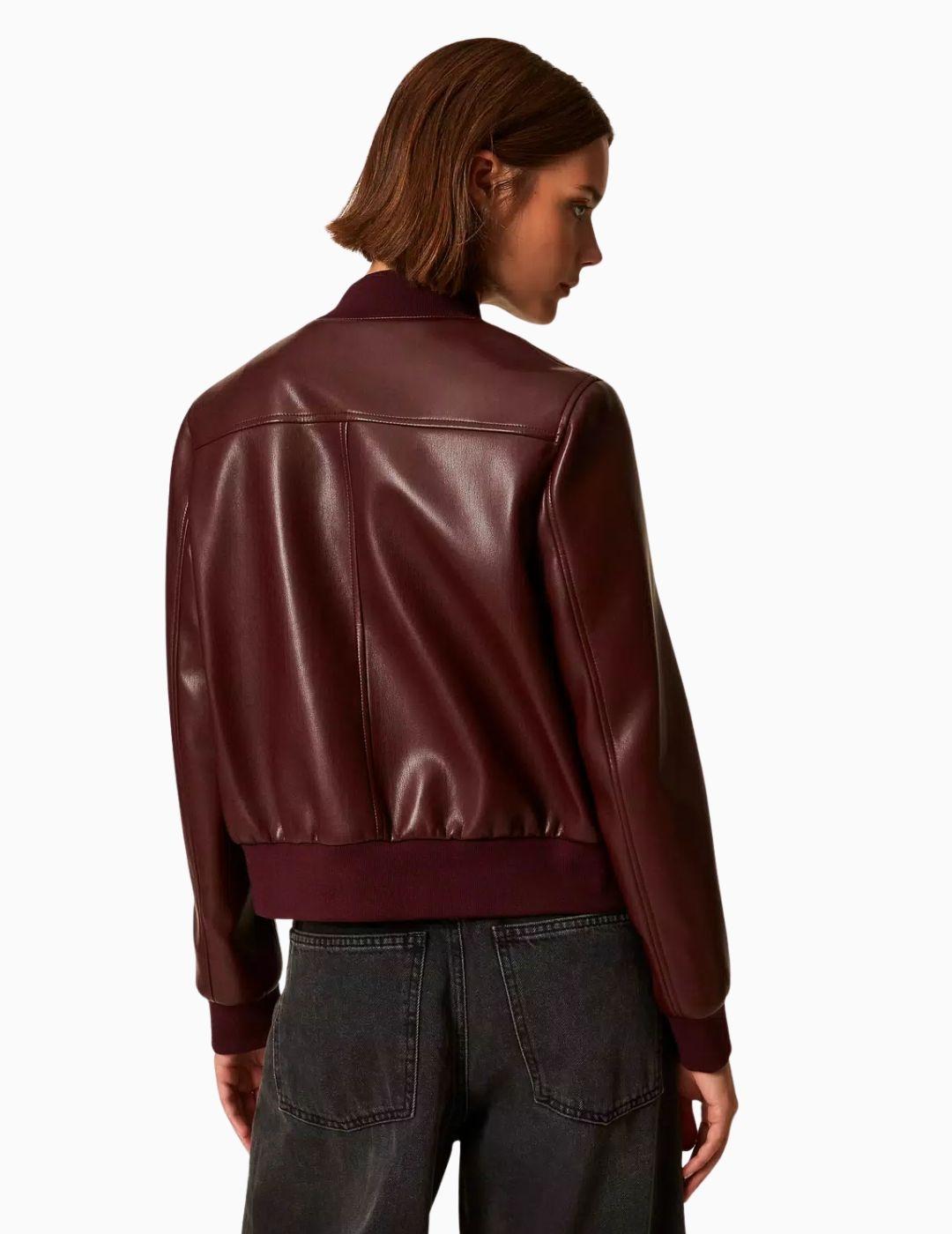 CHAQUETA TWINSET DE EFECTO PIEL CON BOTONES