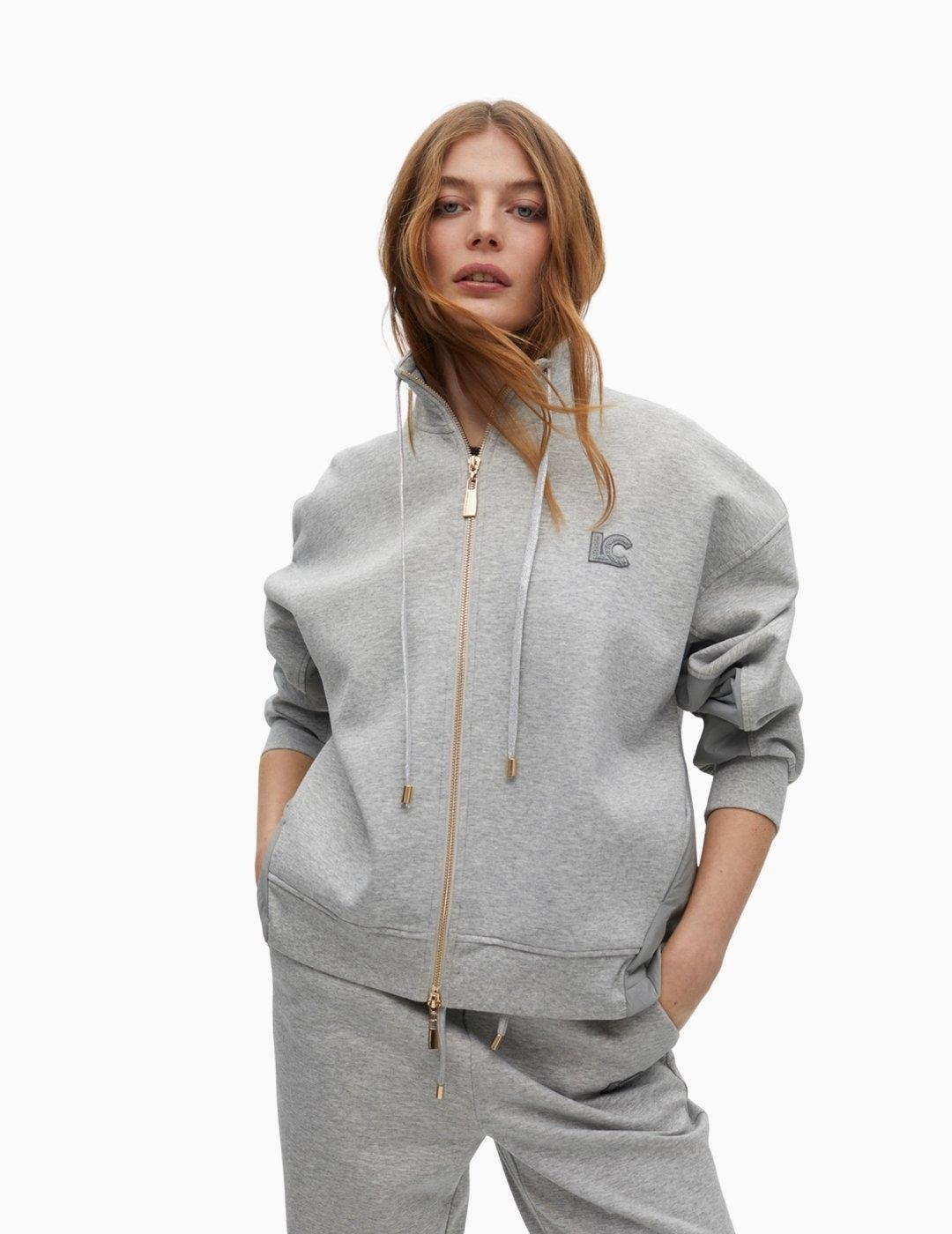 SUDADERA LOLA CSDM DETALLES LATERAL Y ESPALDA GRIS