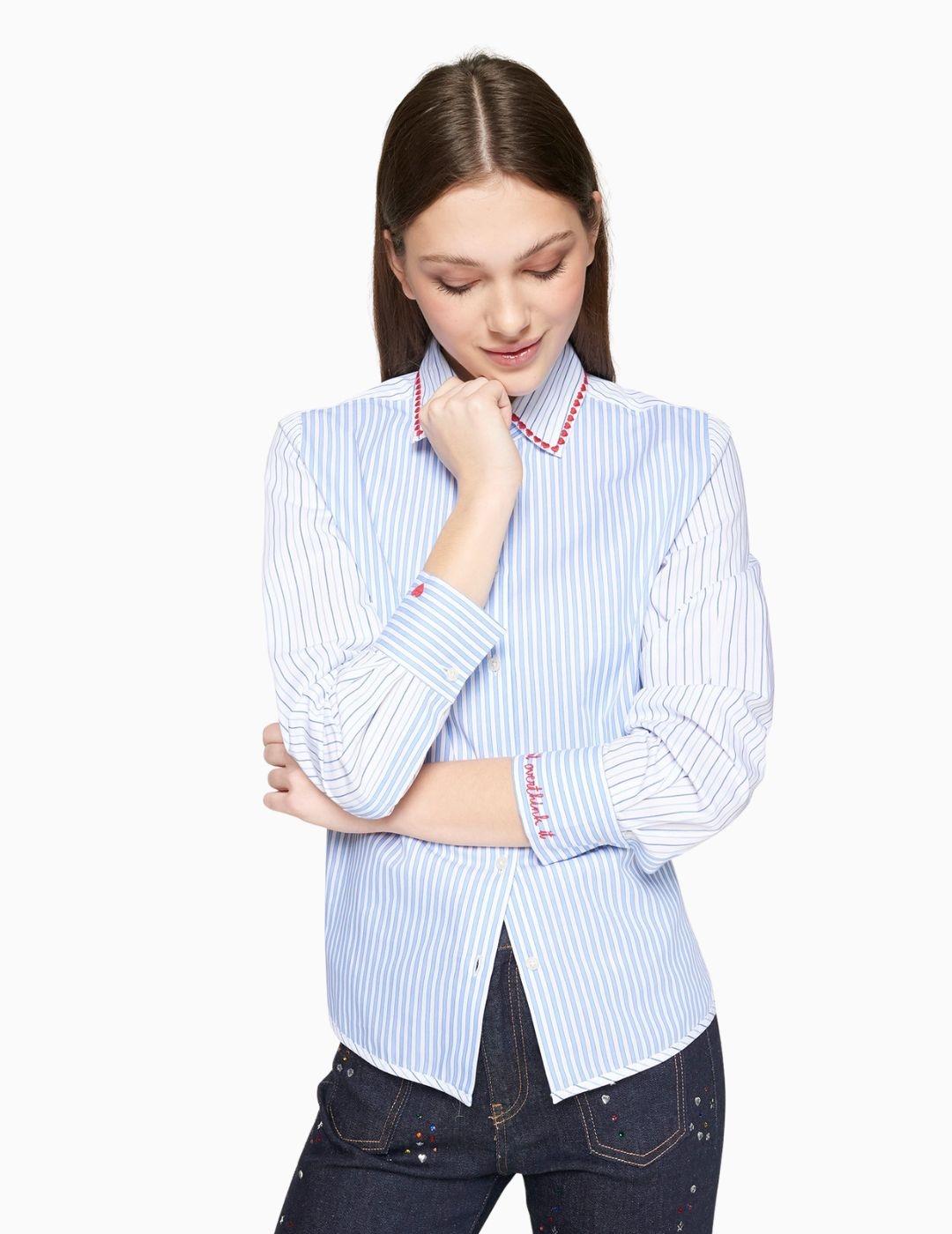 CAMISA VILAGALLO RAYAS CELESTE BORDADO CORAZONES 