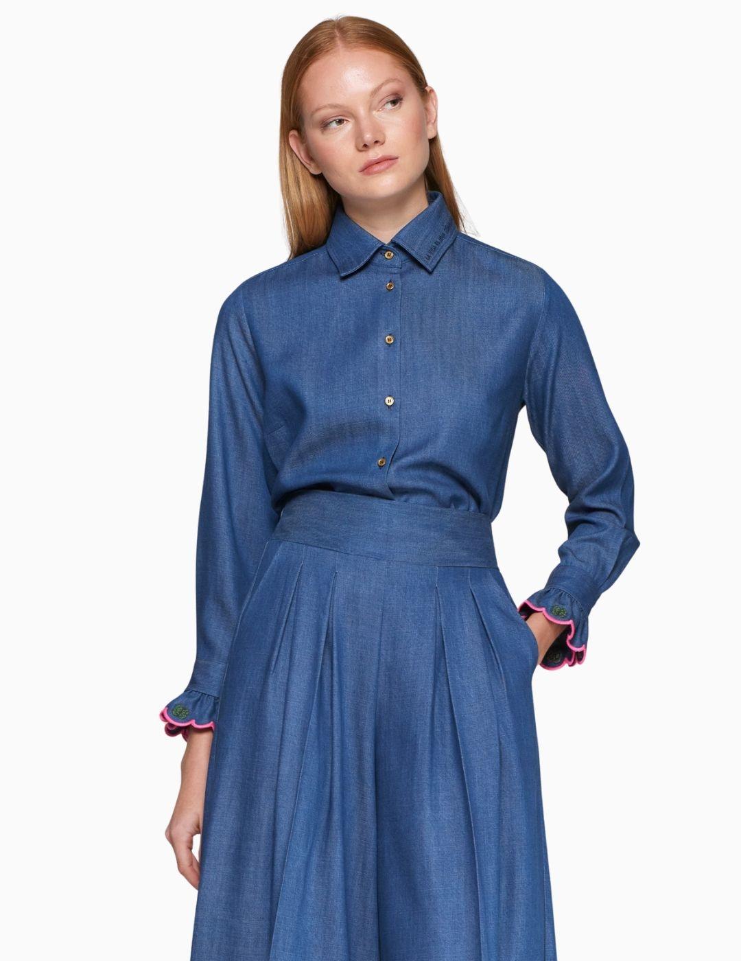 CAMISA VILAGALLO DENIM CON BORDADO ONDAS Y FRASE 