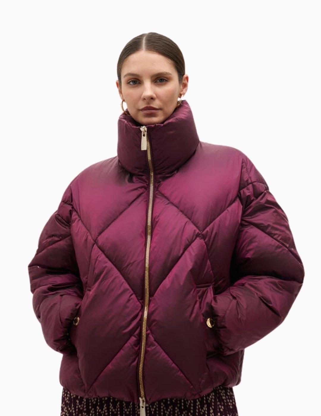 ANORAK LOLA CSDM BY MAITE MIDI METALIZADO BURDEOS