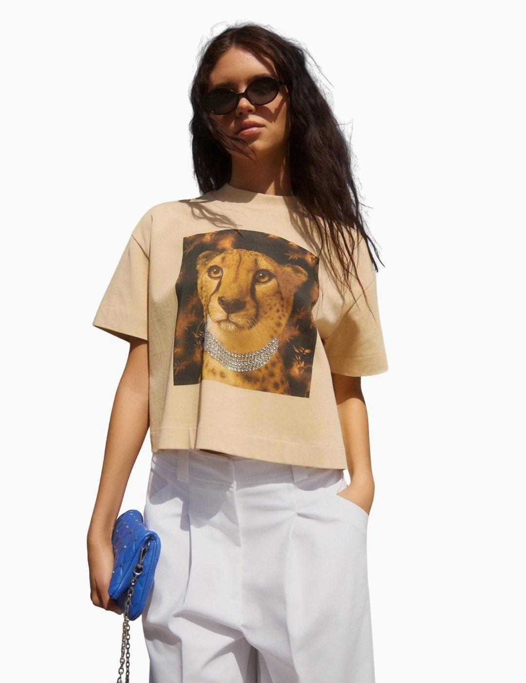 CAMISETA BSB ESTAMPADO LEOPARDO BEIGE