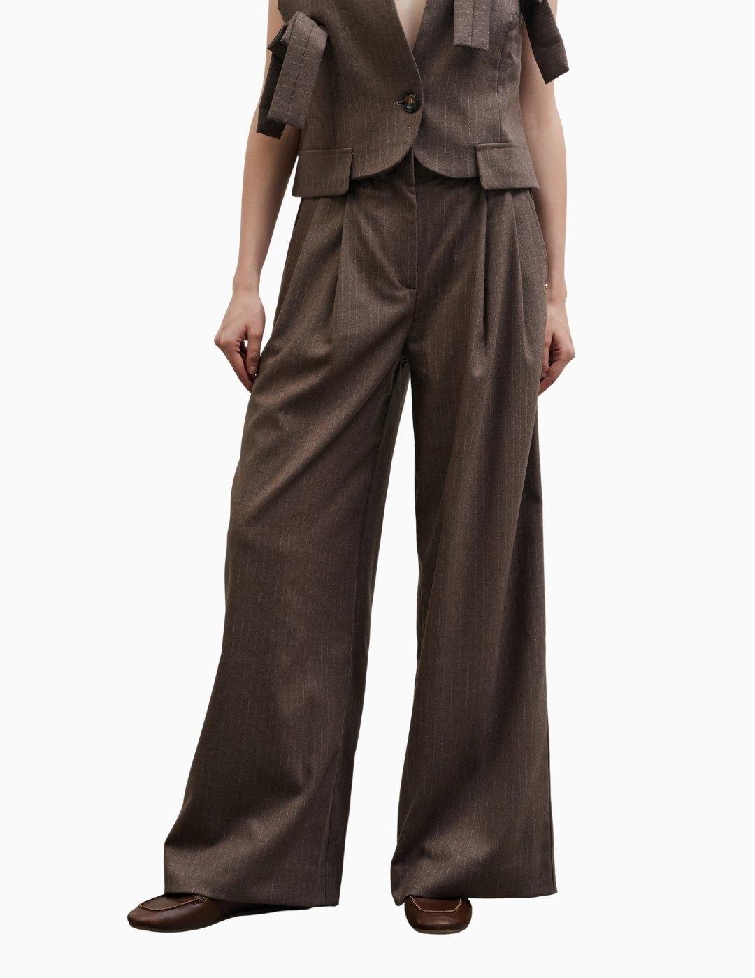 PANTALÓN BSB DE PINZAS Y RAYA DIPLOMÁTICA MARRÓN