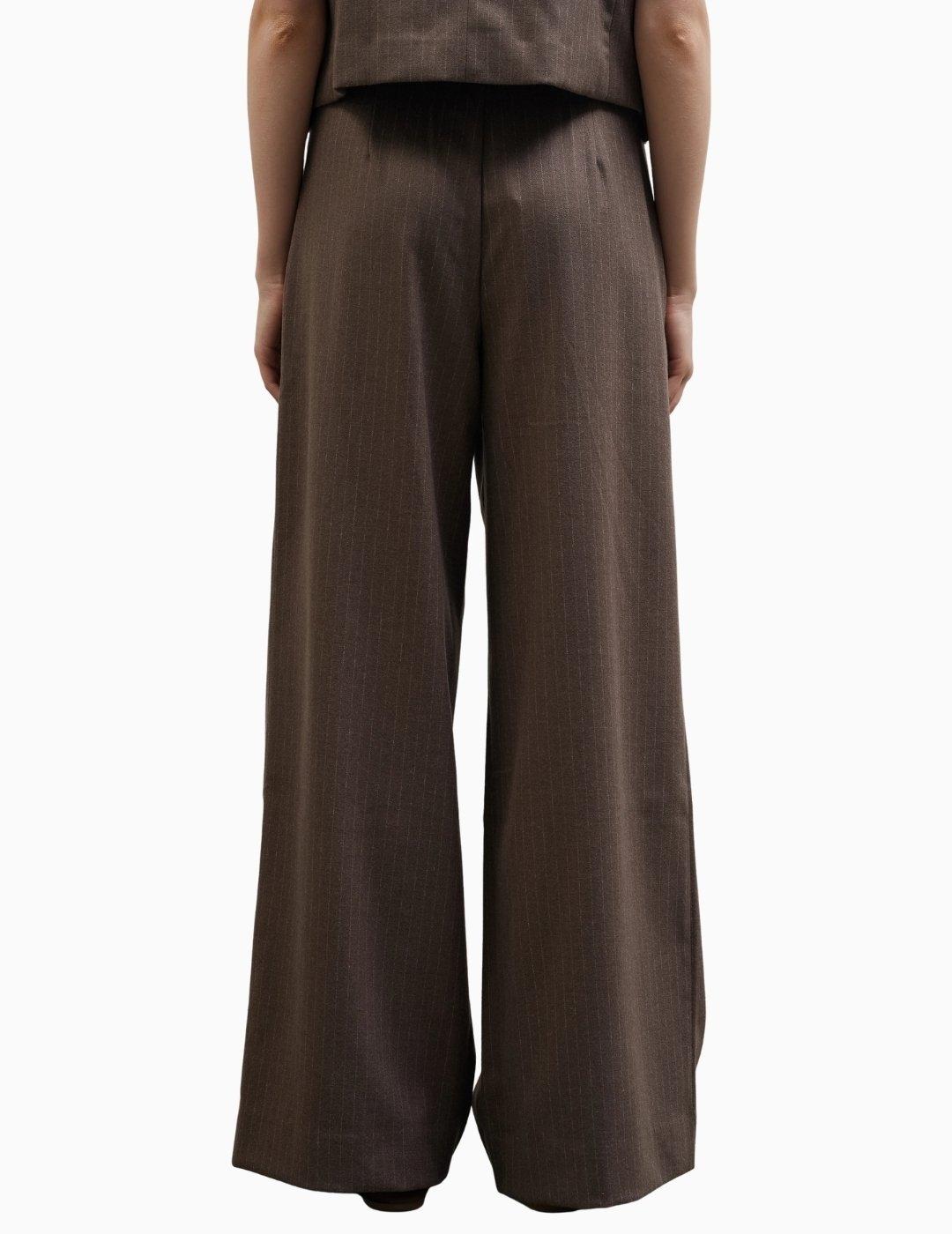 PANTALÓN BSB DE PINZAS Y RAYA DIPLOMÁTICA MARRÓN