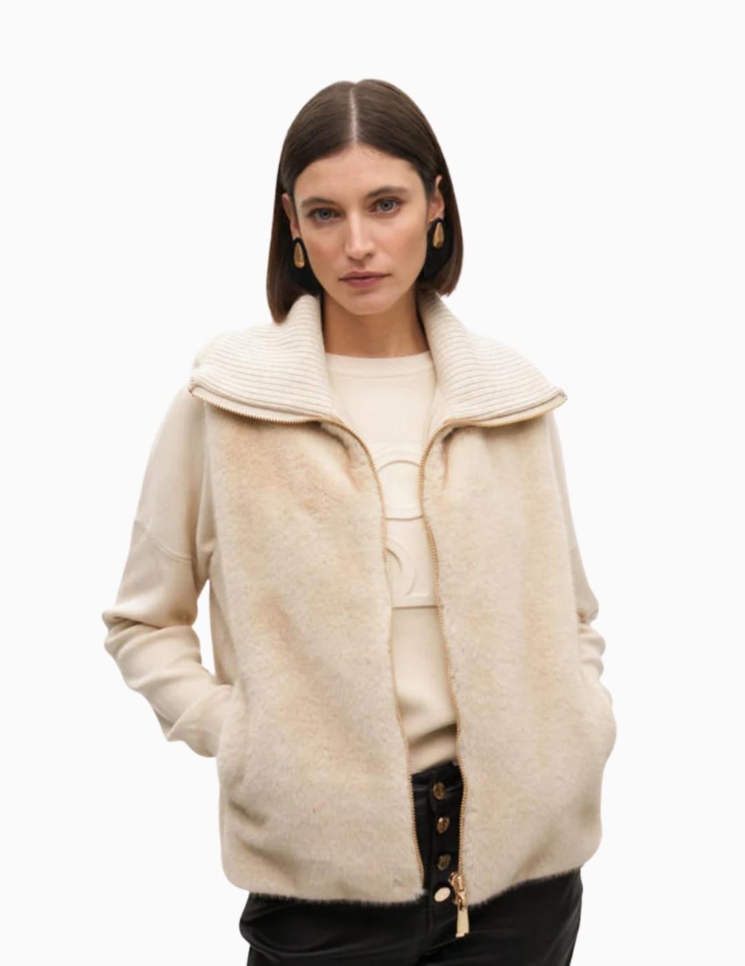 CHALECO LOLA CSDM PELO CORTO CREMALLERA CRUDO