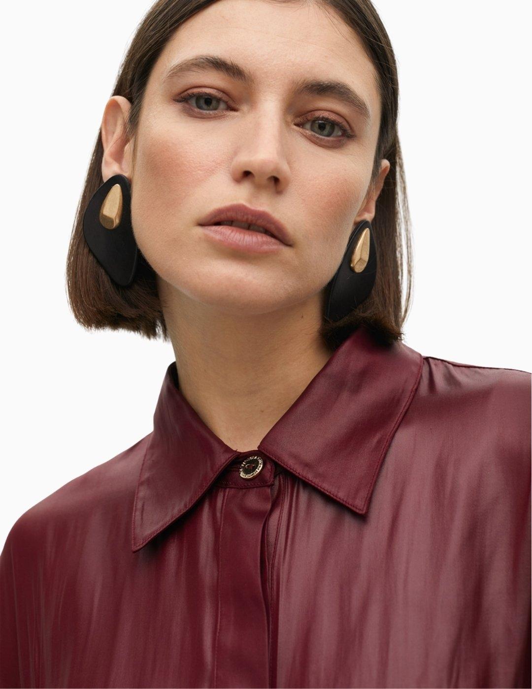 CAMISA  LOLA CSDM OVERSIZE EFECTO ENCERADA GRANATE