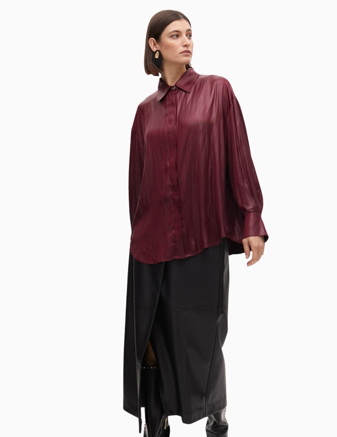 CAMISA  LOLA CSDM OVERSIZE EFECTO ENCERADA GRANATE