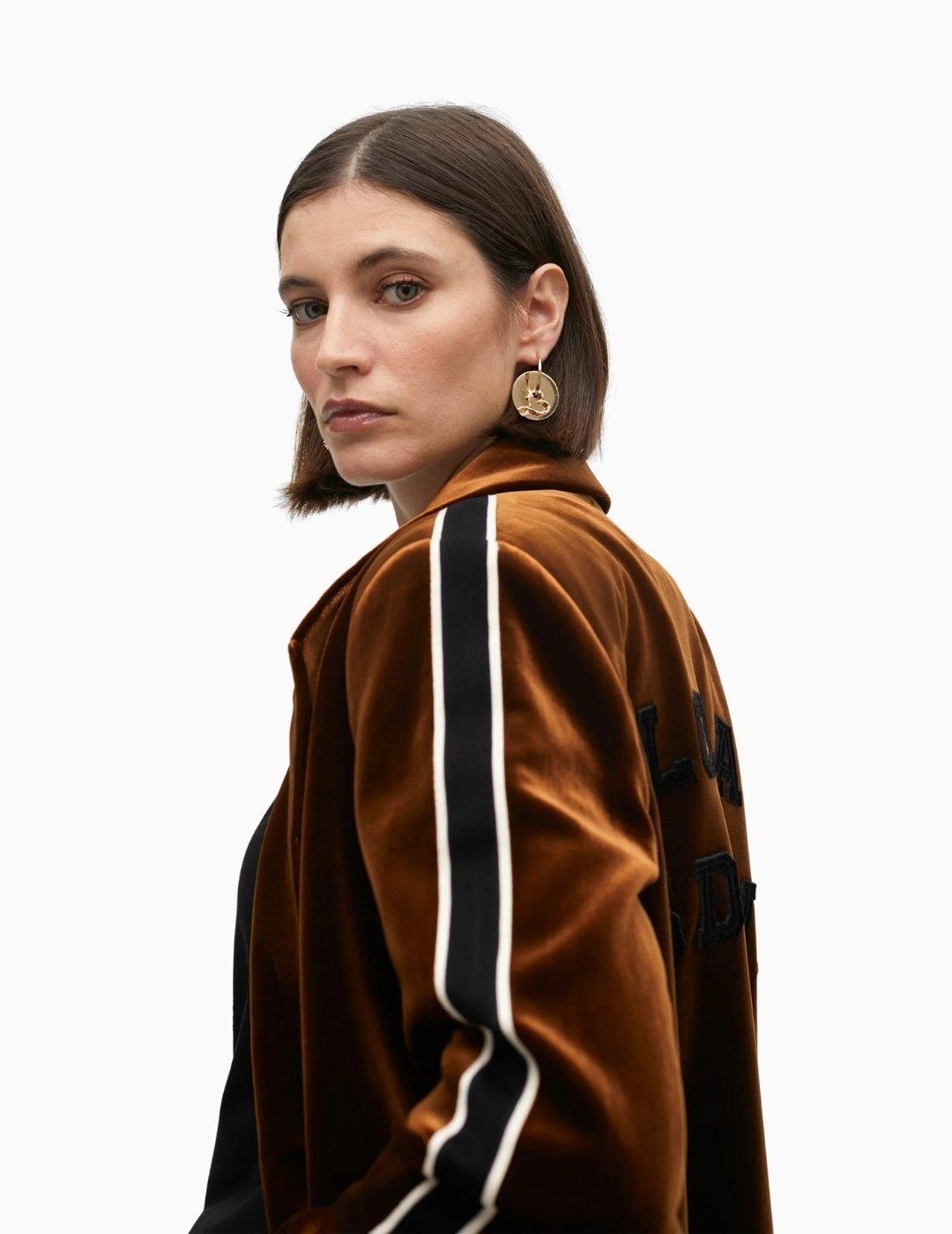 AMERICANA  LOLA CSDM VELVET DETALLE MANGA MARRÓN