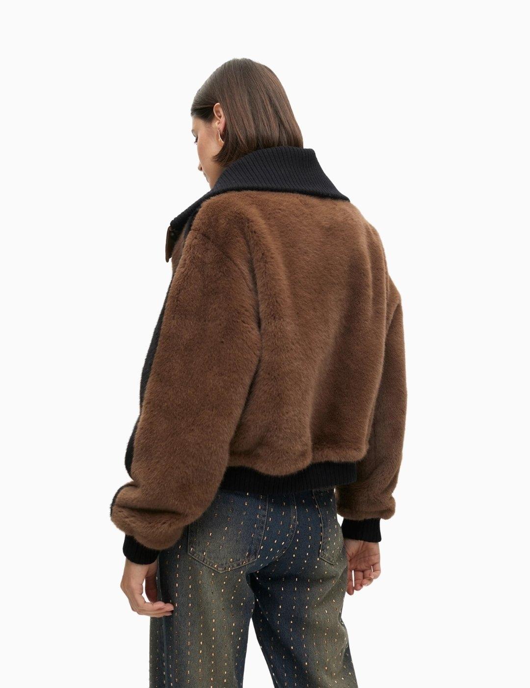 ABRIGO LOLA CSDM CORTO  PELO DETALLE LATERAL