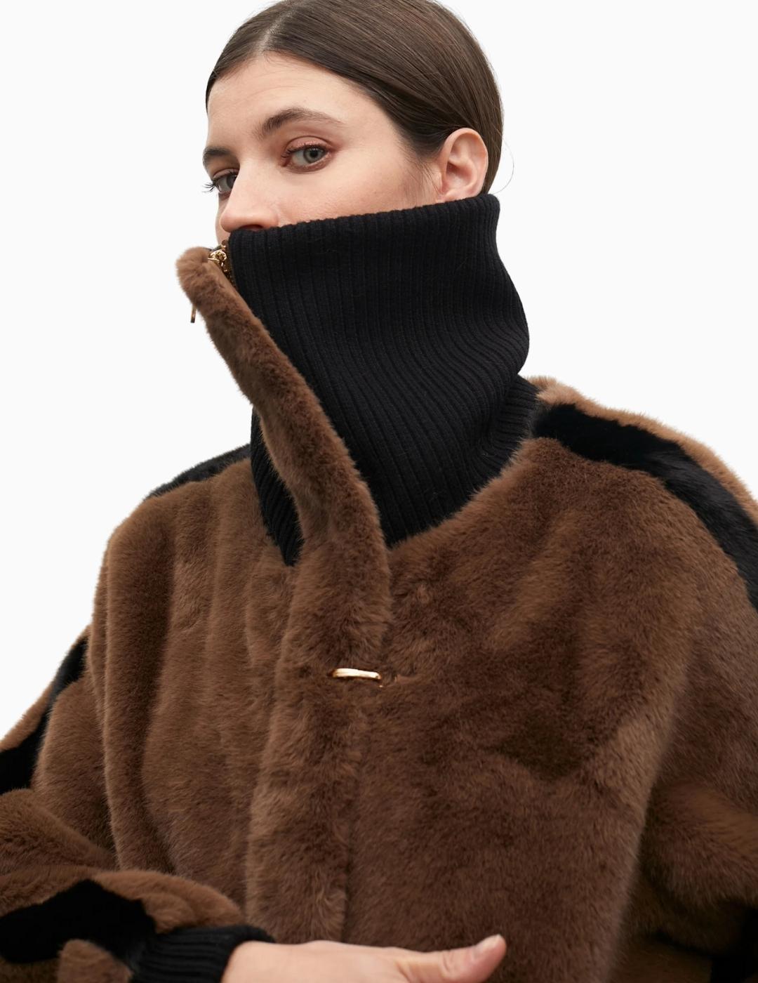 ABRIGO LOLA CSDM CORTO  PELO DETALLE LATERAL