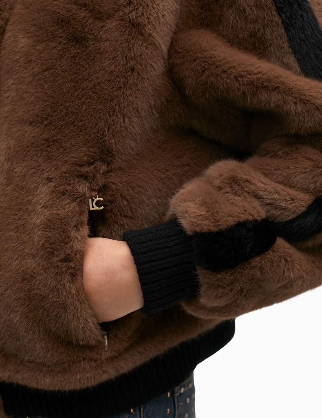 ABRIGO LOLA CSDM CORTO  PELO DETALLE LATERAL