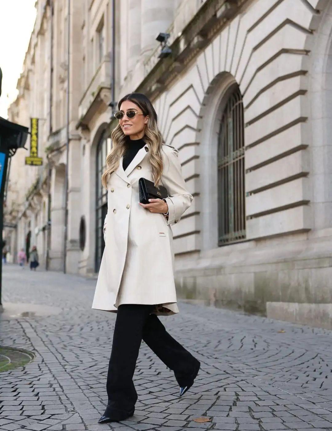 GABARDINA SCRIPTA LISA CON BOTONES