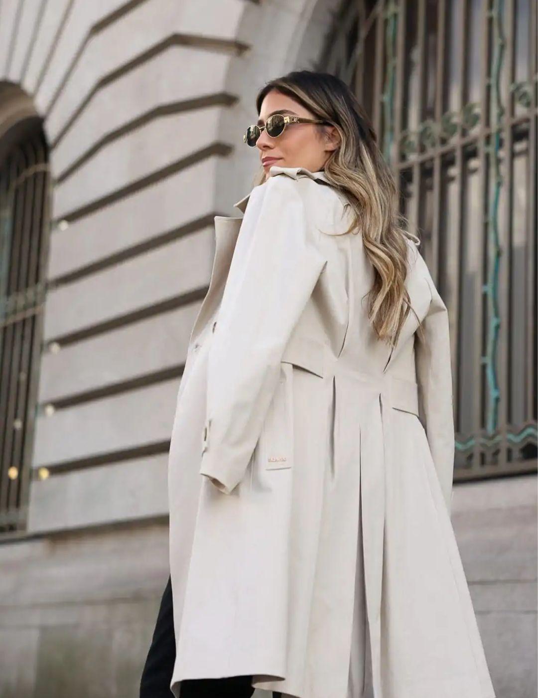 GABARDINA SCRIPTA LISA CON BOTONES