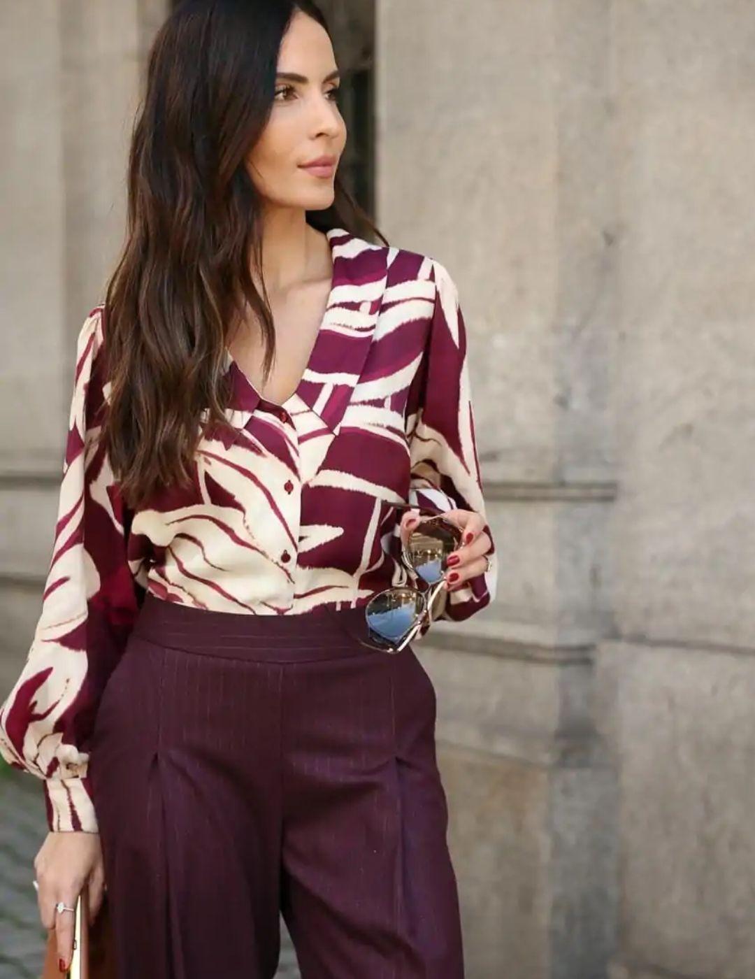 BLUSA SCRIPTA ESTAMPADA CON MANGA ABALONADA