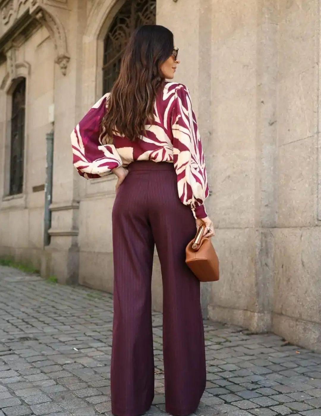 BLUSA SCRIPTA ESTAMPADA CON MANGA ABALONADA