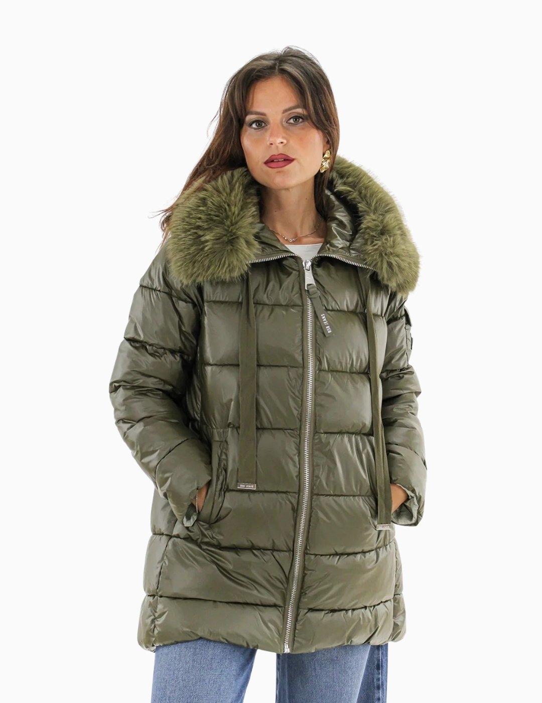 ABRIGO  BSB ACOLCHADO CAPUCHA DE PELO VERDE