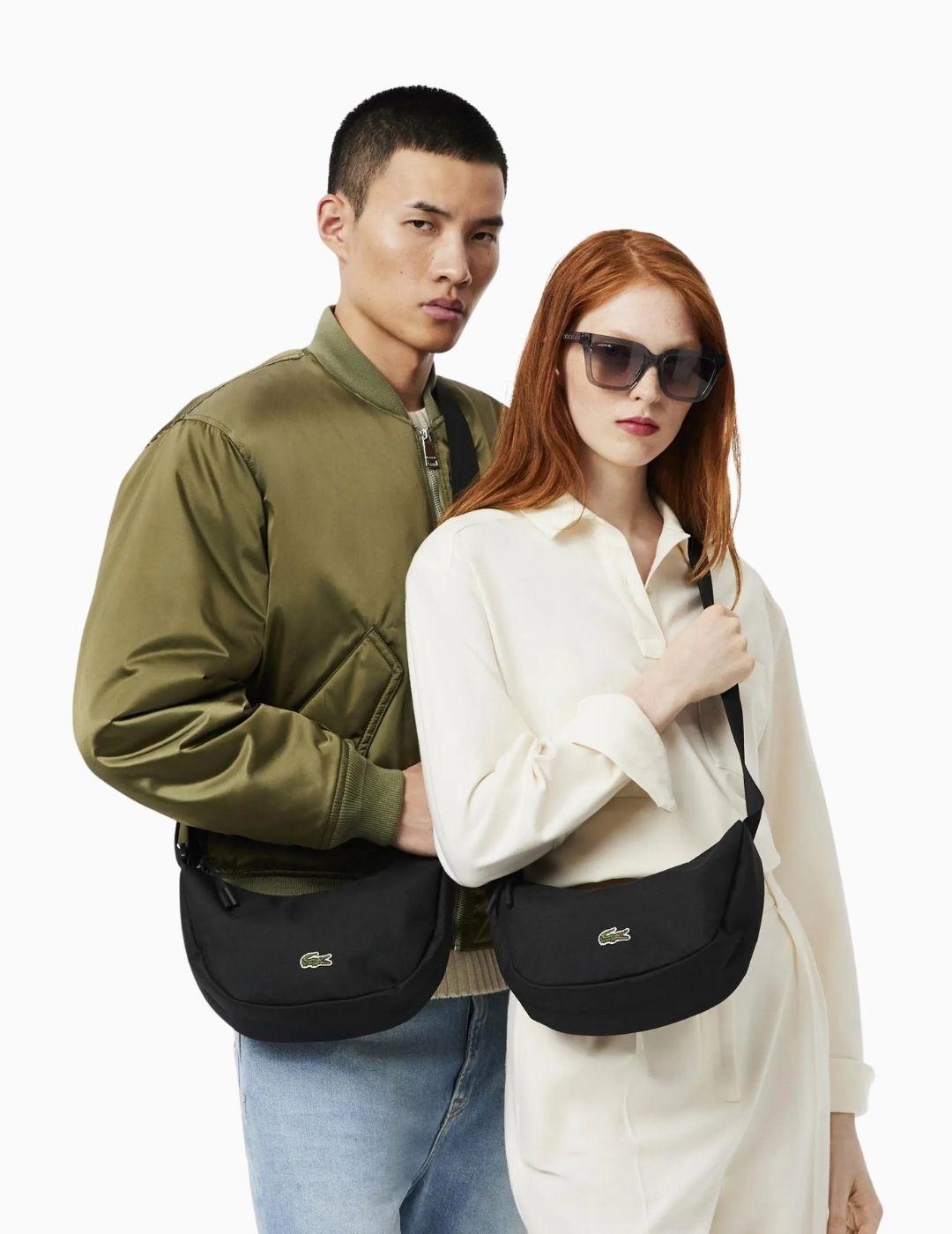 BOLSO LACOSTE MEDIA LUNA NEOCROC NEGRO