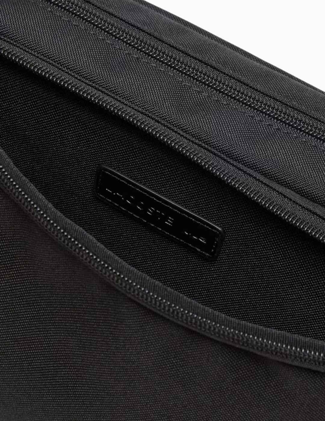 NECESER LACOSTE NEOCROC NEGRO